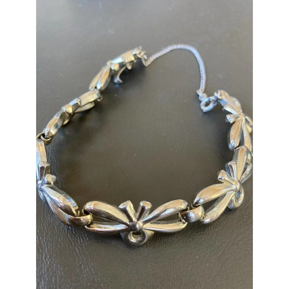 Monet Silver Tone Bow Tie Chain Link Bracelet Bows Ribbons 7” Vintage